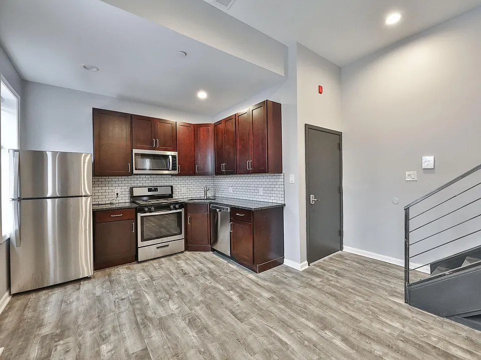 400 W Penn St #3