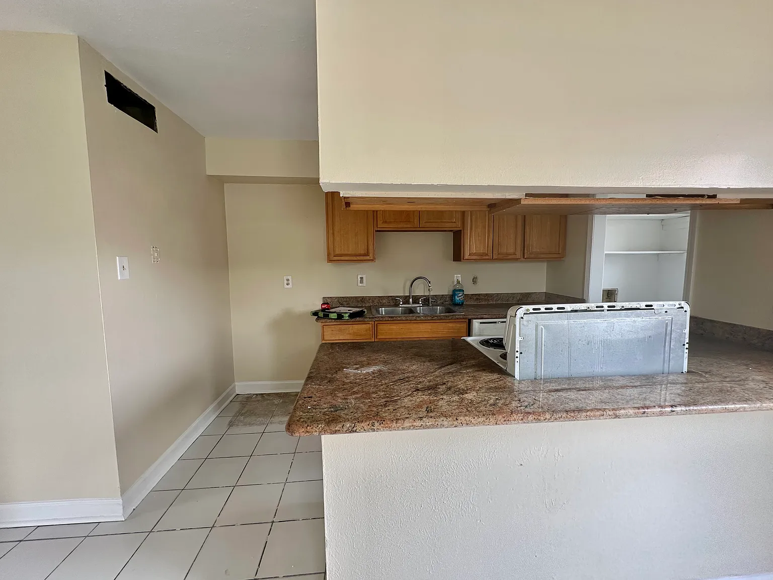 2 bed, 1.5 bath, 1150 sqft, $1,400 — Photo 3