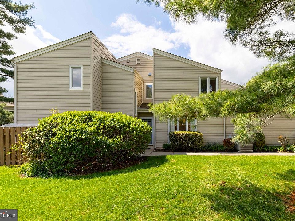 1st image of 118 Westbury Ct