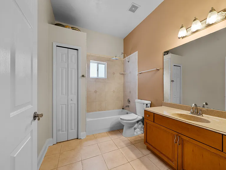 10538 Palmetto Blvd — Photo 23