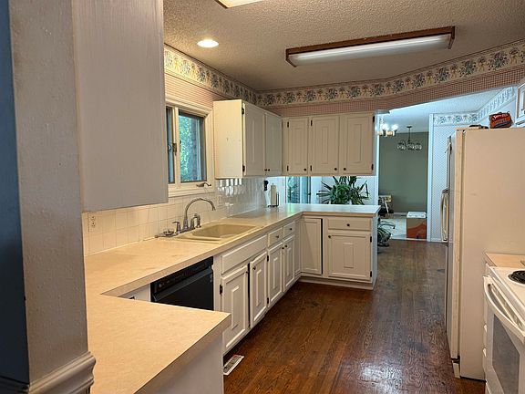 3rd image of 2712 W E Street