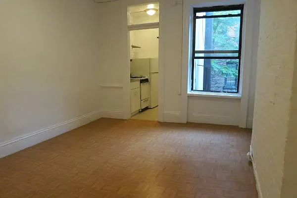 Rented by Manhattan Best Realty, Inc. | media 24