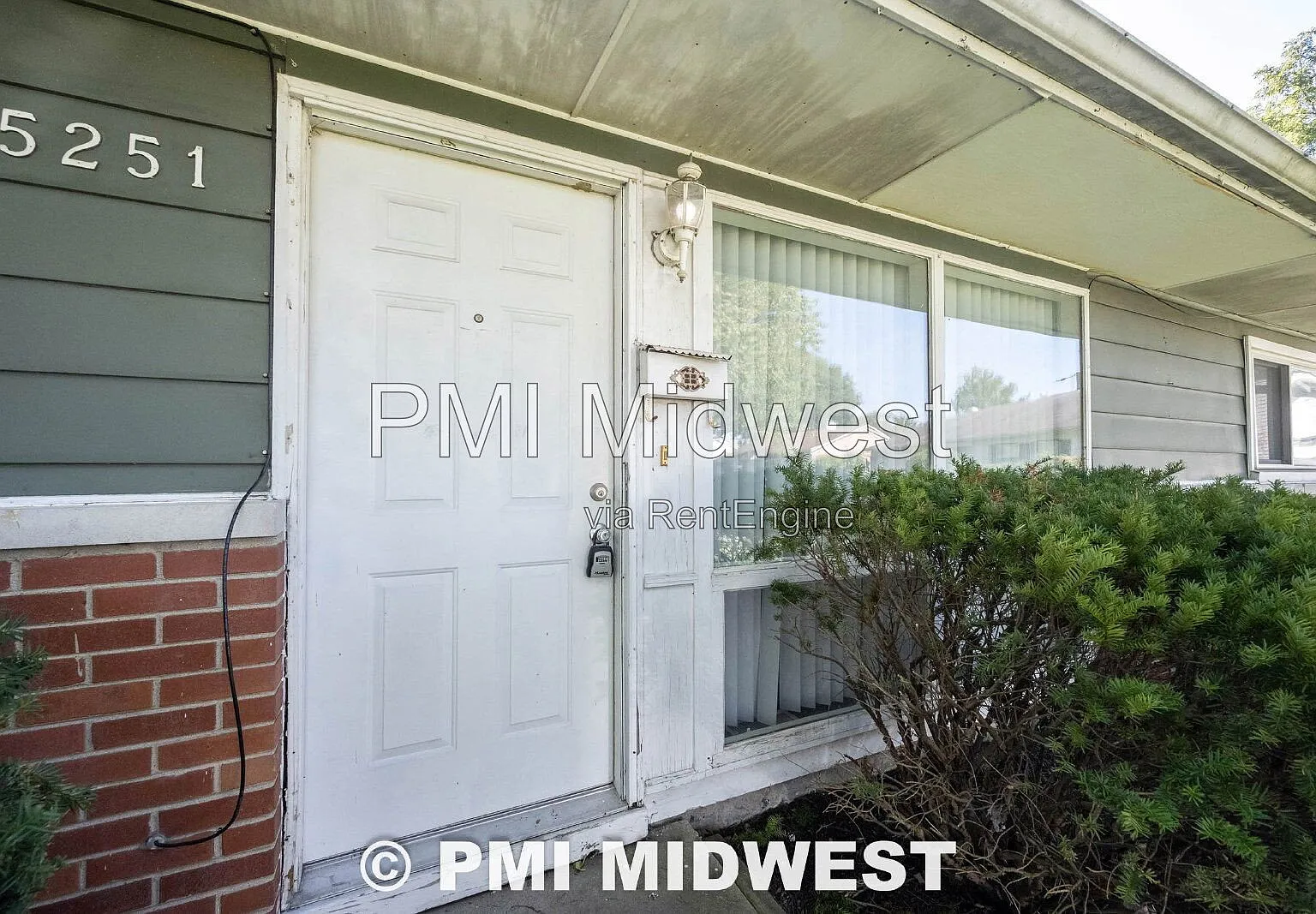 3 bed, 1.0 bath, 1451 sqft, $1,550 — Photo 3