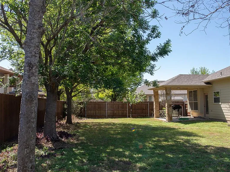 2121 Settlers Park Loop — Photo 22