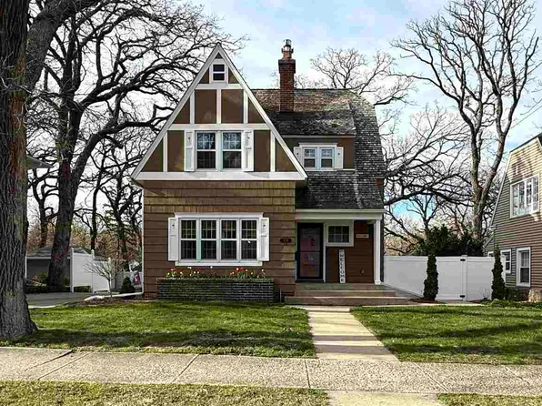 828 1st St NW, Mason City, IA 50401