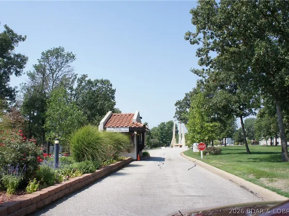 35 Posada Ln, Lake Ozark, MO 65049