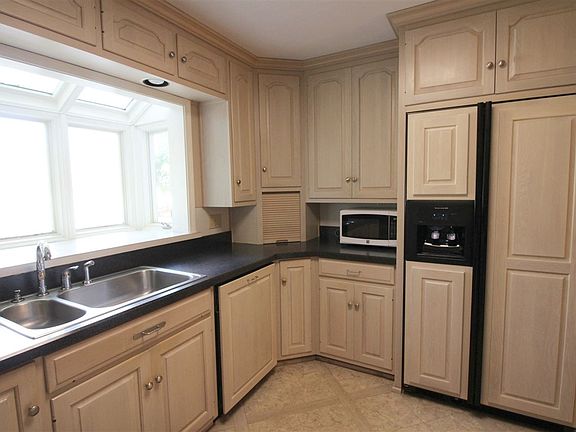 3rd image of 2318 Ellen Dr