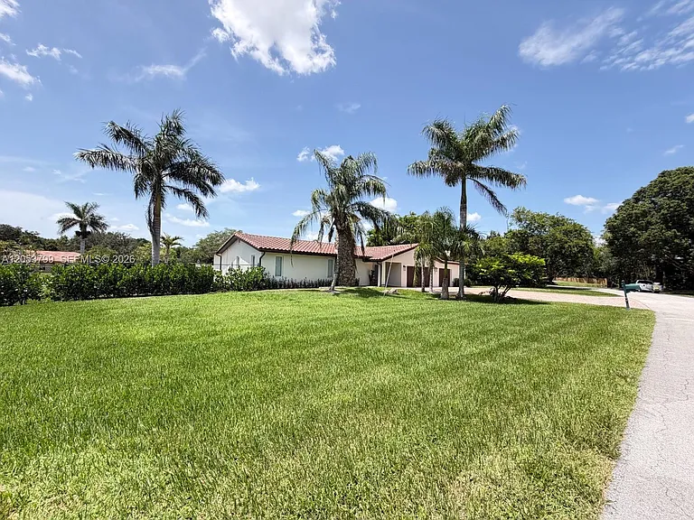 10950 SW 40th Ct — Photo 9