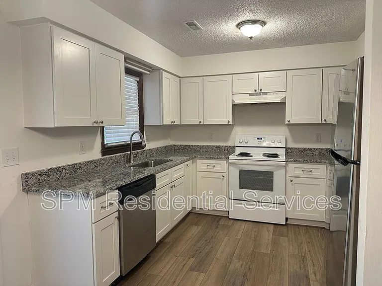 581 Parkway Blvd — Photo 7