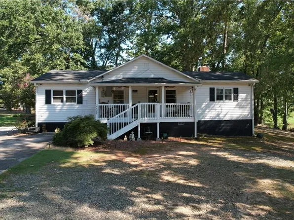 4620 Oak Grove Cir, Cumming, GA 30028