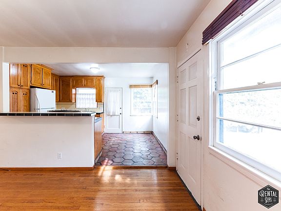 2nd image of 837 Cedar St