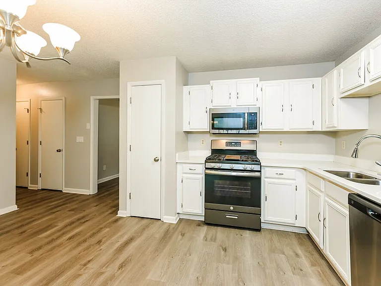 1612 Picadilly Ct NE — Photo 7