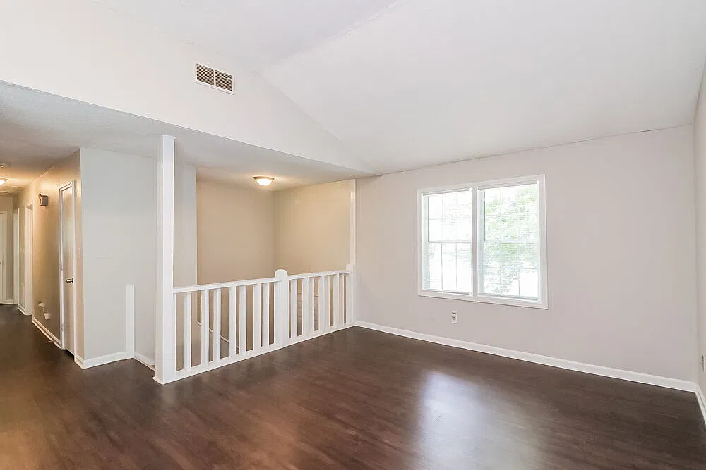3 bed, 2.0 bath, 1716 sqft, $2,325 — Photo 4