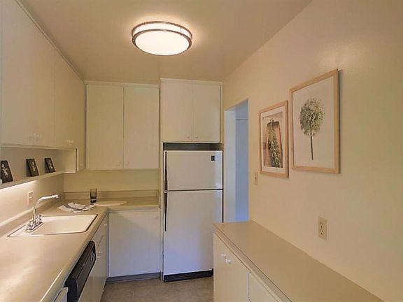 3rd image of 814 N Delaware St APT 306