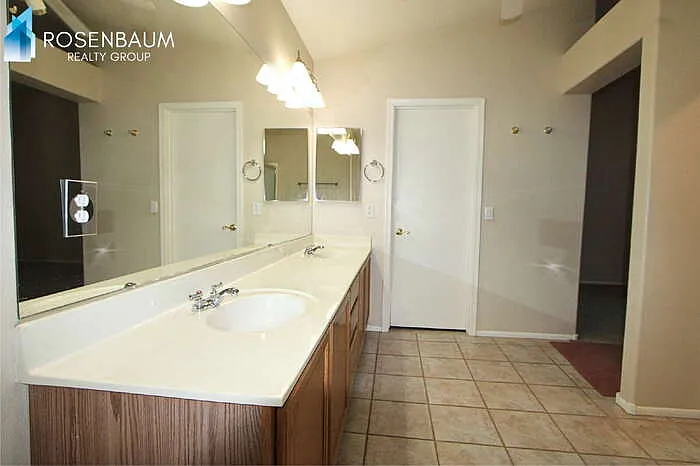 8736 W Lockland Ct — Photo 15
