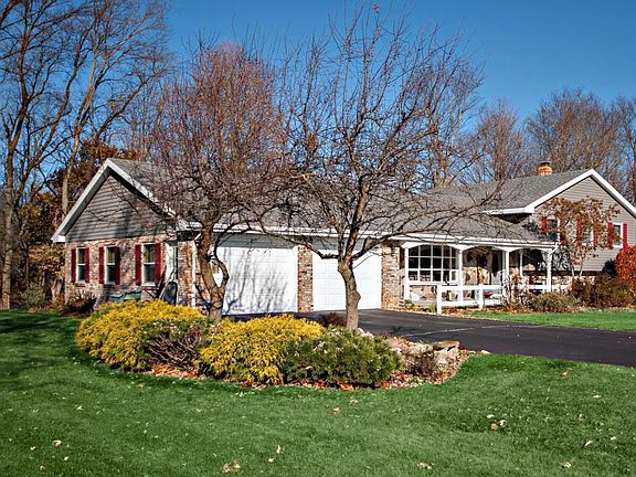 2nd image of 1595 Louise Ln