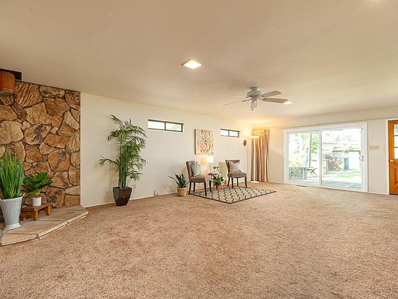 3rd image of 1015 Hudson Ln