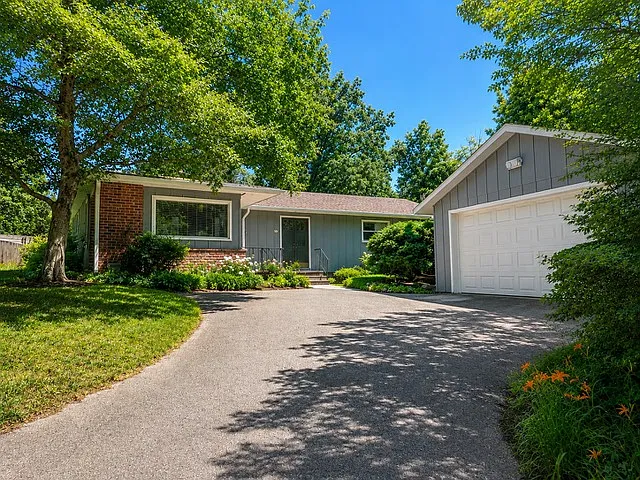 315 Sunset Cir — Photo 12