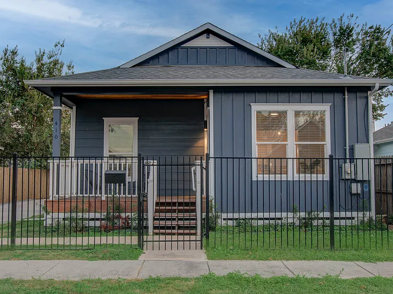 410 James St — Photo 37