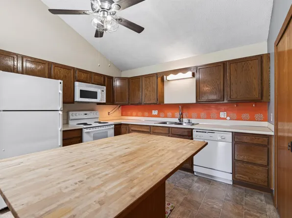 3276 Greenbrier St #3276C, Vadnais Heights, MN 55127