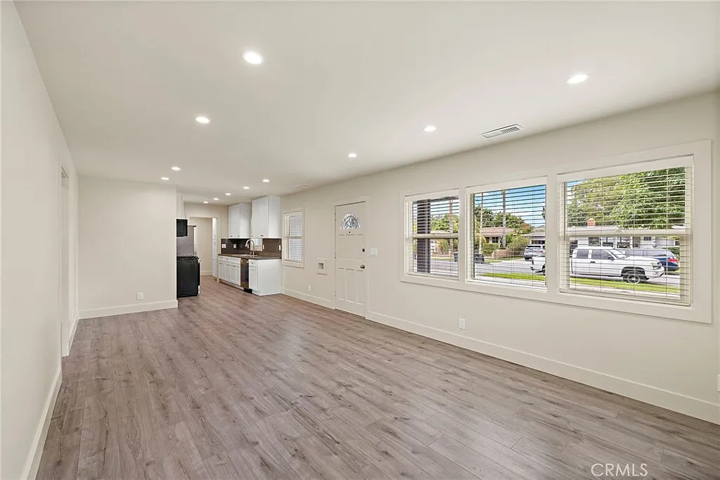 4 bed, 1286 sqft, $4,800 — Photo 3