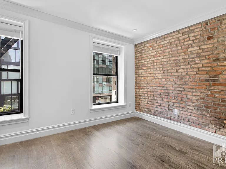 244 10th Ave #4W — Photo 2