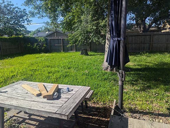 2nd image of 1820 Aspen Ln