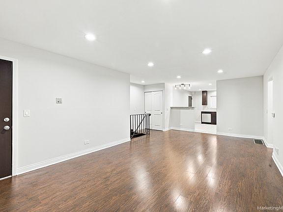 4th image of 400 E Kensington Rd APT B