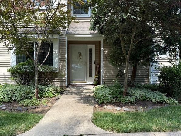 9 Arrowwood Ln