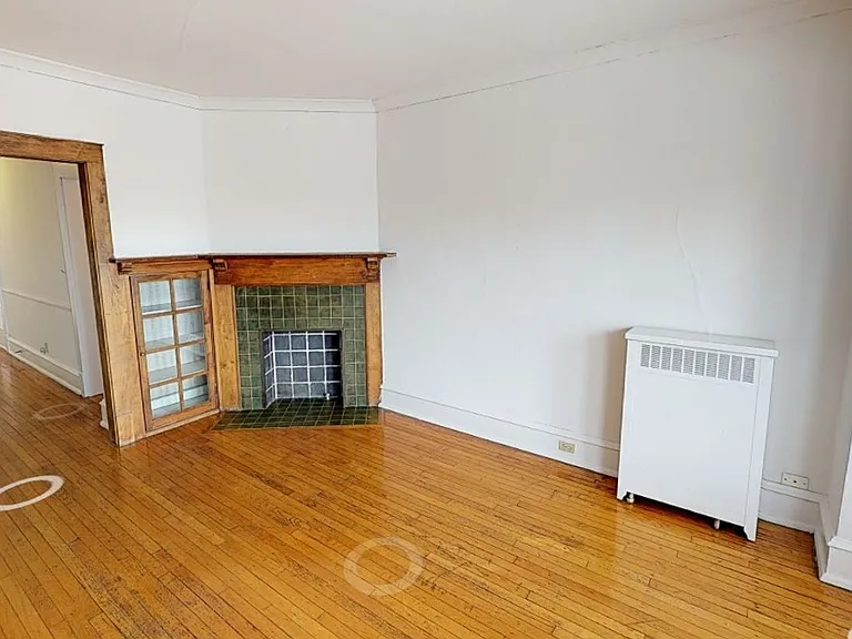 2518 N Farwell Ave — Photo 3