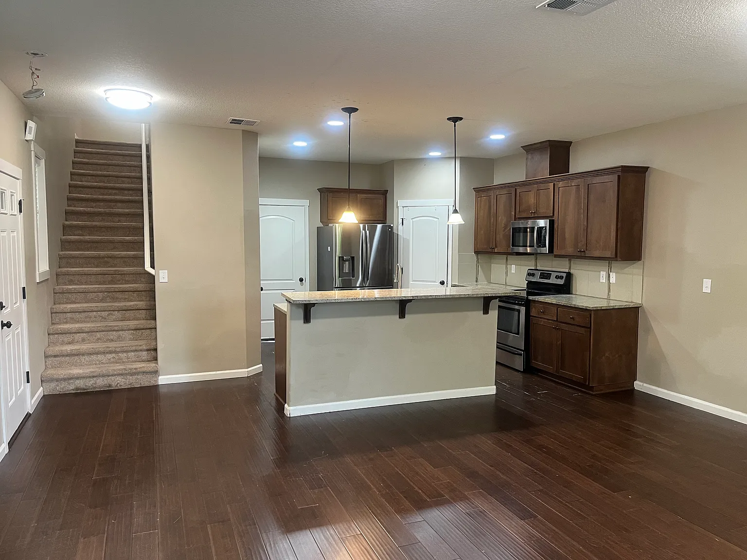 3 bed, 2.5 bath, 1735 sqft, $2,900 — Photo 2