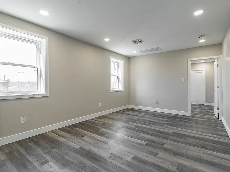 183 N Main St #7 — Photo 3