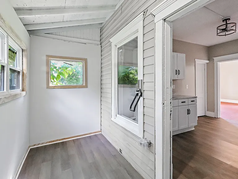 2522 Wilson Ave — Photo 3