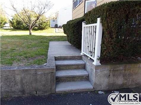 4th image of 535 Eisenhower Dr