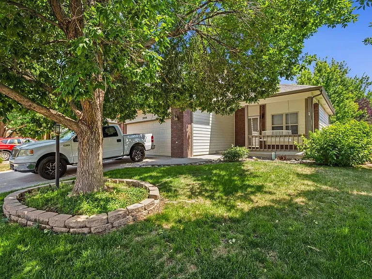 2456 Mary Beth Ct — Photo 1