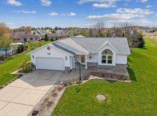 10601 S Greenway Dr, Oak Creek, WI 53154