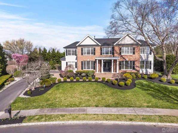 8 McKnight Ct, Cranbury, NJ 08512