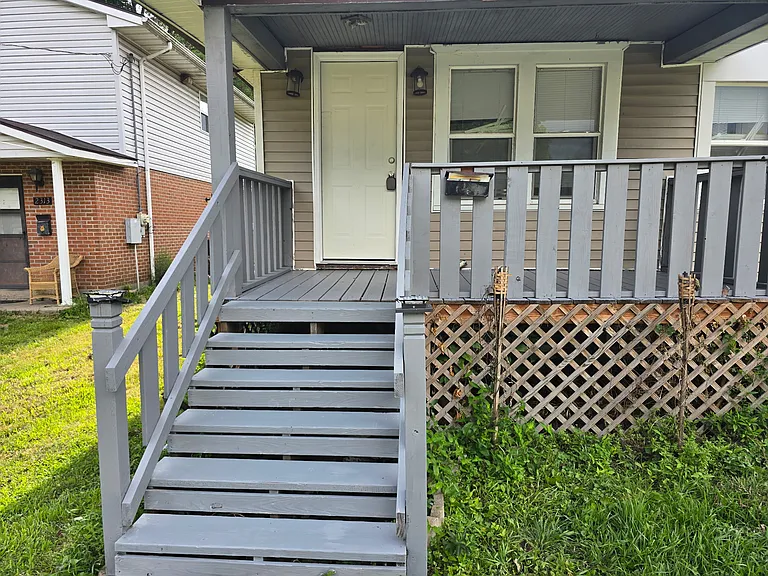 2315 N Ellis St — Photo 1