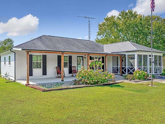 4th image of 596 Sunny Acres Dr