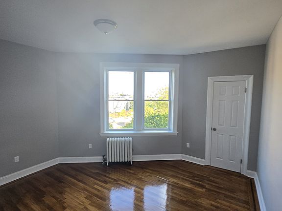 3rd image of 49 Waverly St #1850cdc29