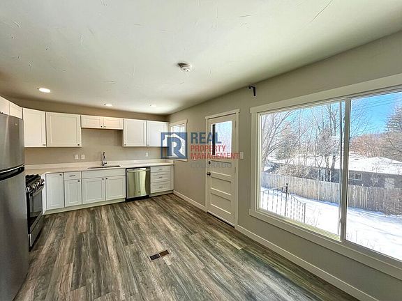 5th image of 324 Davie Dr