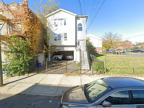 565 Bergen St Photo 1