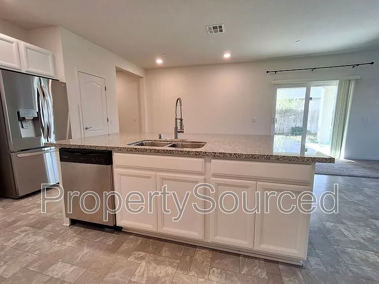 2687 Taft Ave — Photo 5