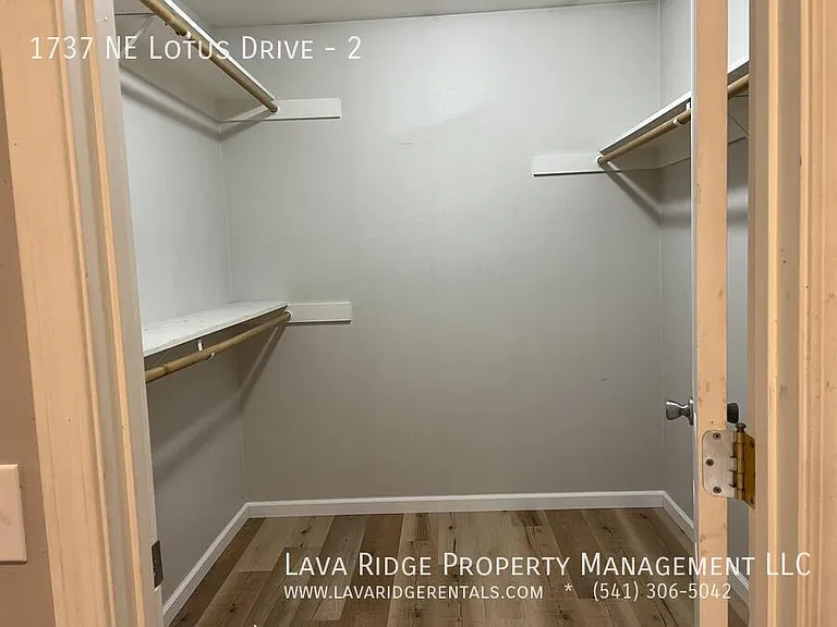 1737 NE Lotus Dr #2 — Photo 16