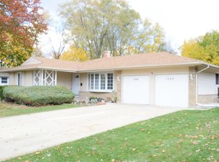 1249 Cypress Ln, Elk Grove Village, IL 60007