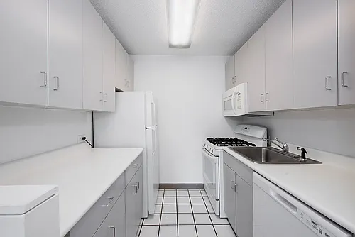 429 E 52nd St Photo 1