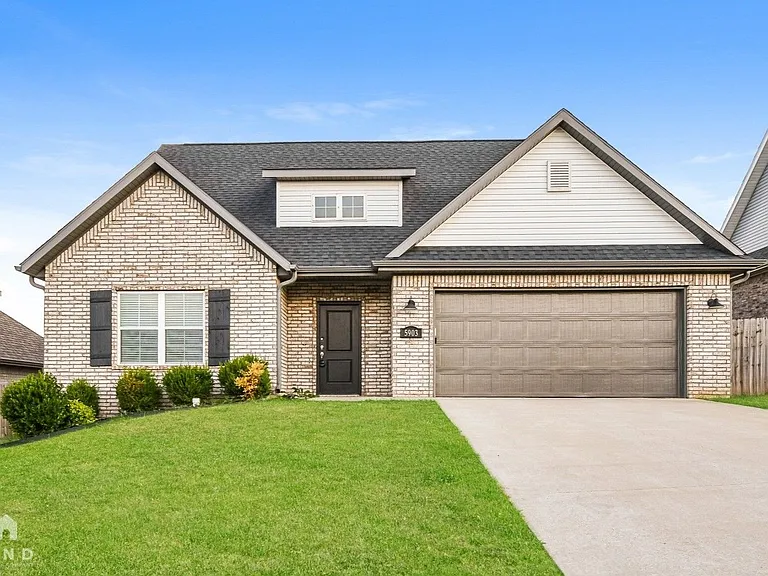 5903 SW Gentle Winds Ave — Photo 1