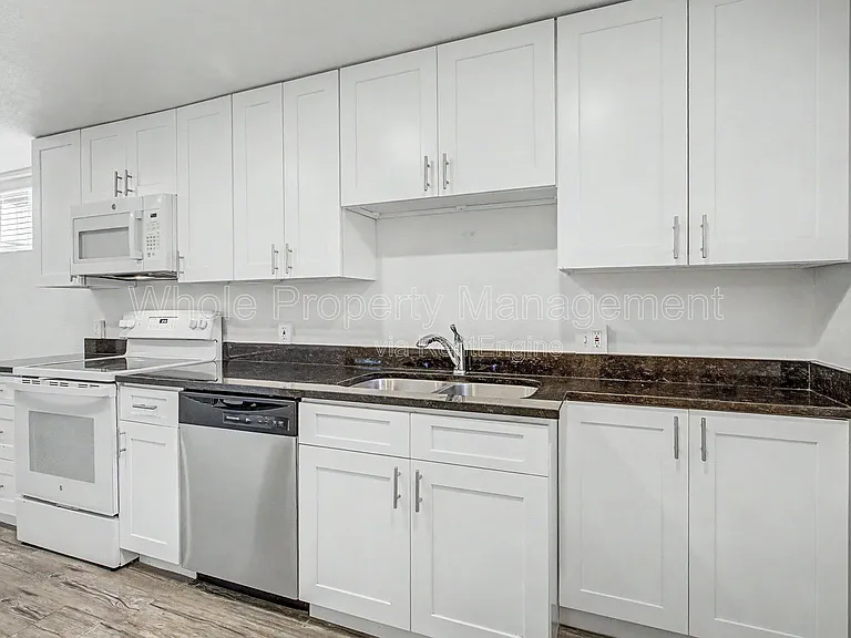 4205 S Lincoln St — Photo 11