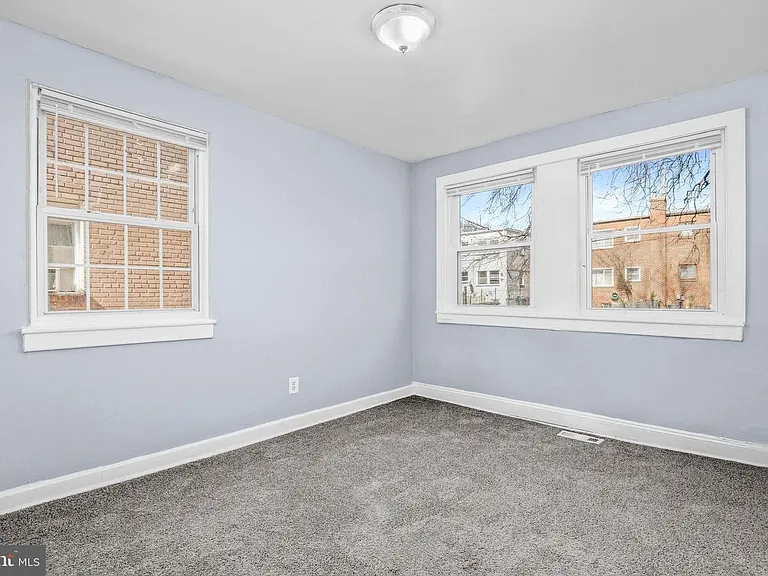 Upper Level Bedroom (Bedroom 3)