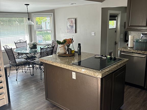 5th image of 5738 S Glenbrook Dr